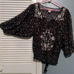 Flying tomato M polyester top w/embroidered flower